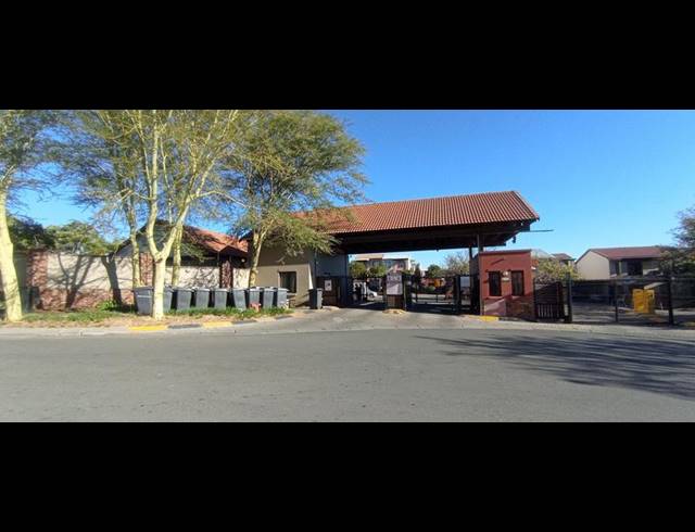 2 BEDROOM TOWNHOUSE FOR SALE IN VORNA VALLEY